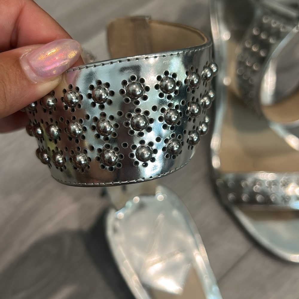 Brian Atwood Kendyll Silver Studded Low Heel Sandals Sz 6.5 - Picture 15 of 15